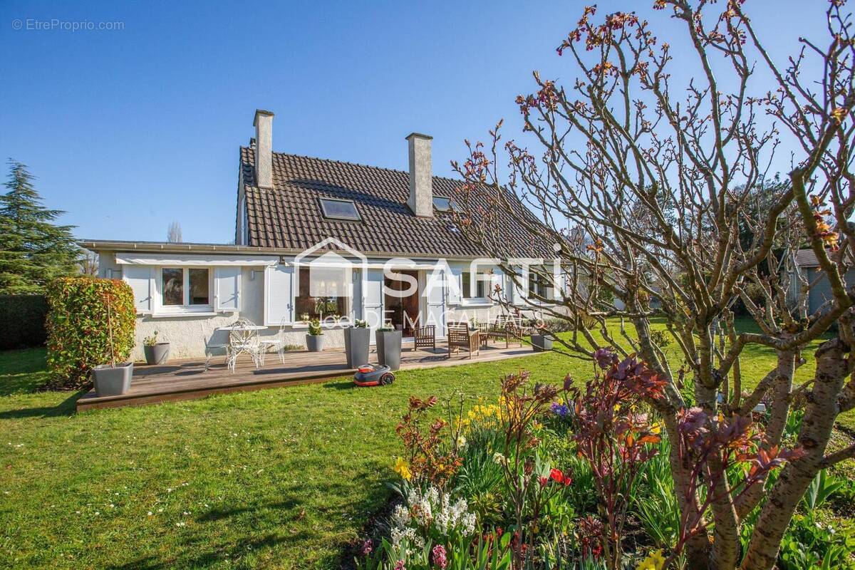 Photo 1 - Maison à LE MESNIL-SAINT-DENIS