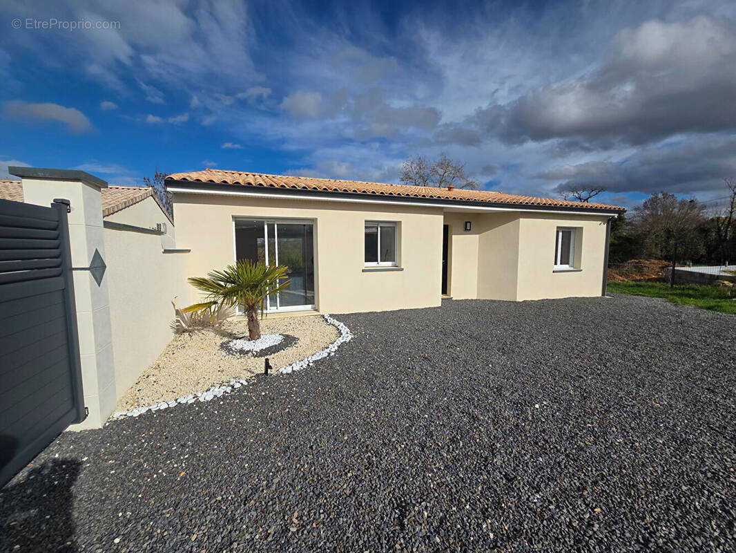 Maison à LA COURONNE