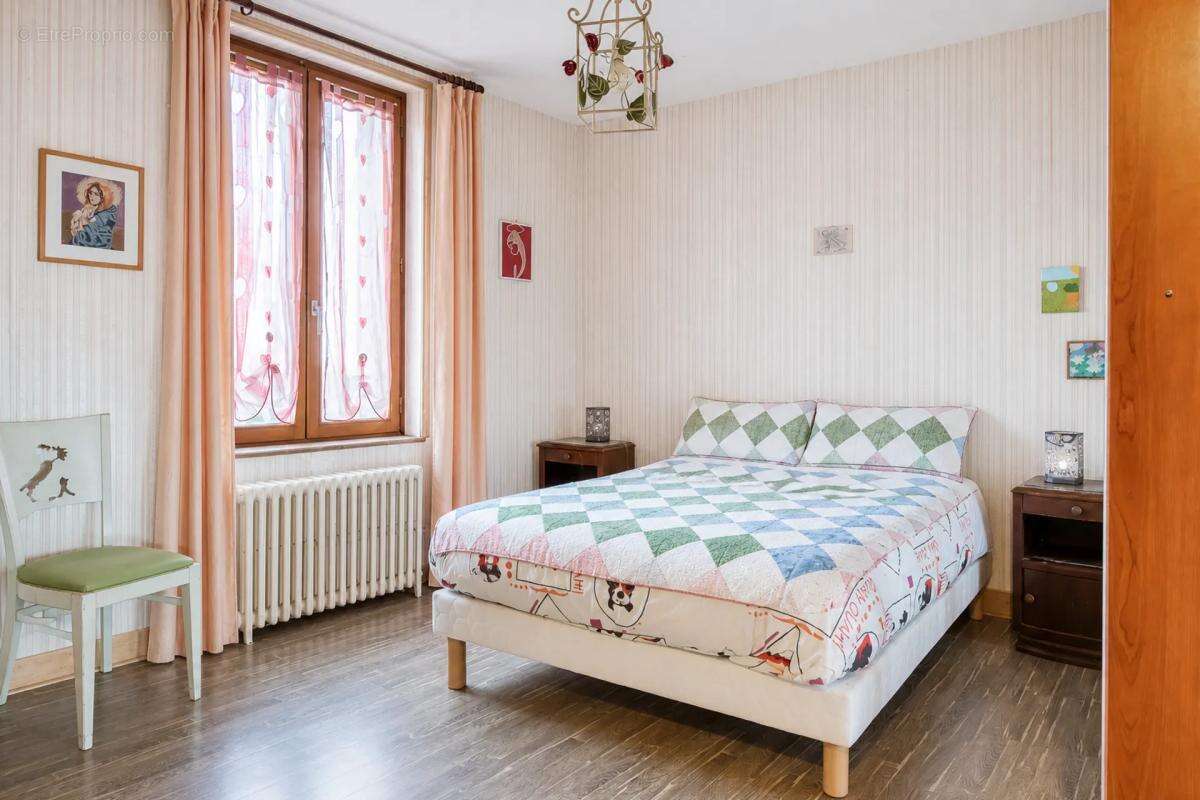 Maison 6 pièces avec grand jardin et potentiel - photo 11