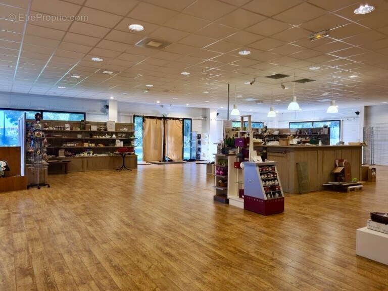 Commerce à SAINT-SEURIN-SUR-L'ISLE