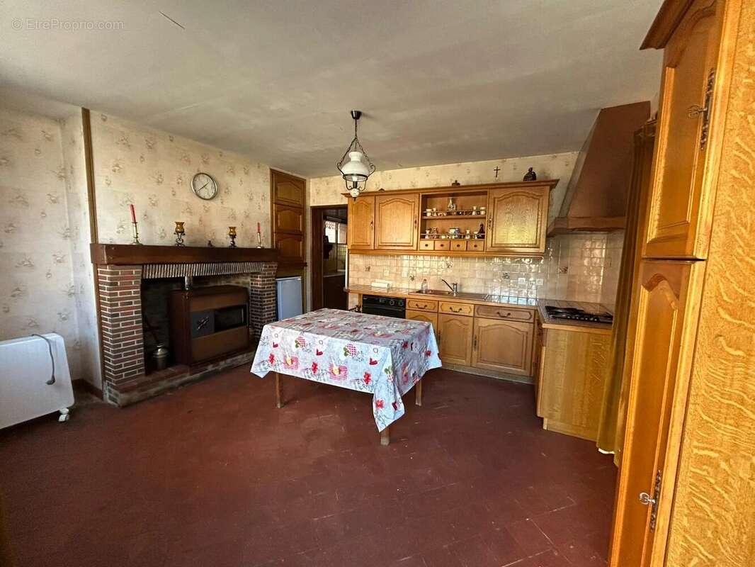 Maison de ville située à 10 km de Bernay. - photo 2