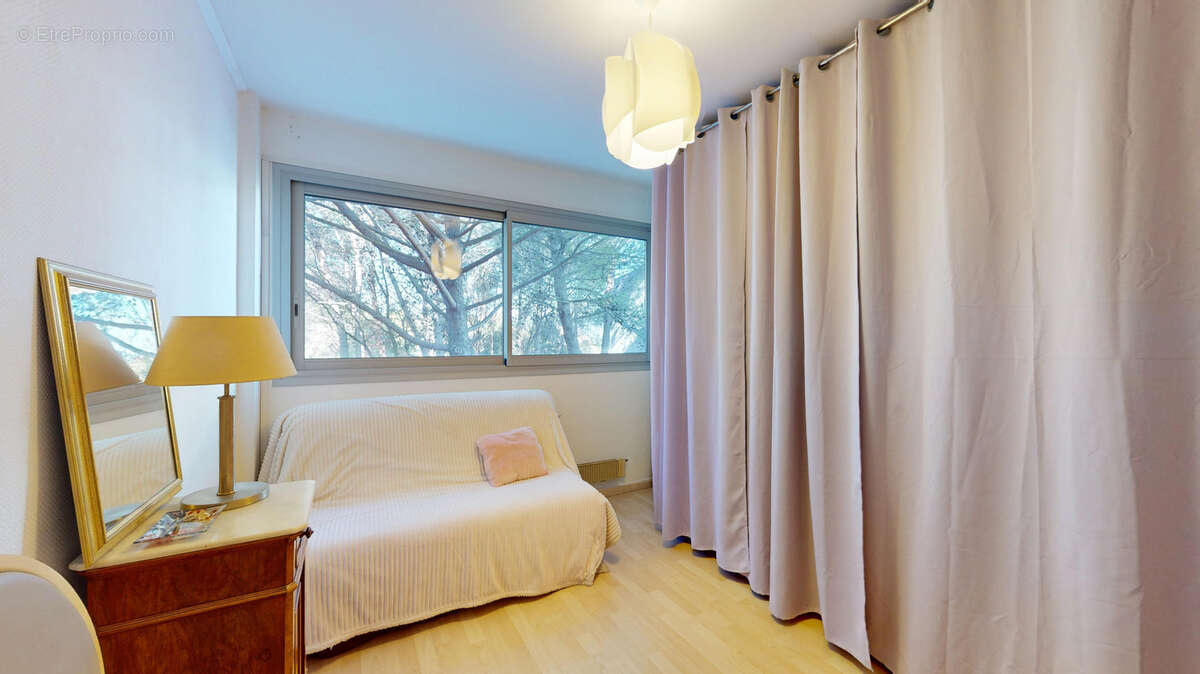 Appartement à VALLAURIS