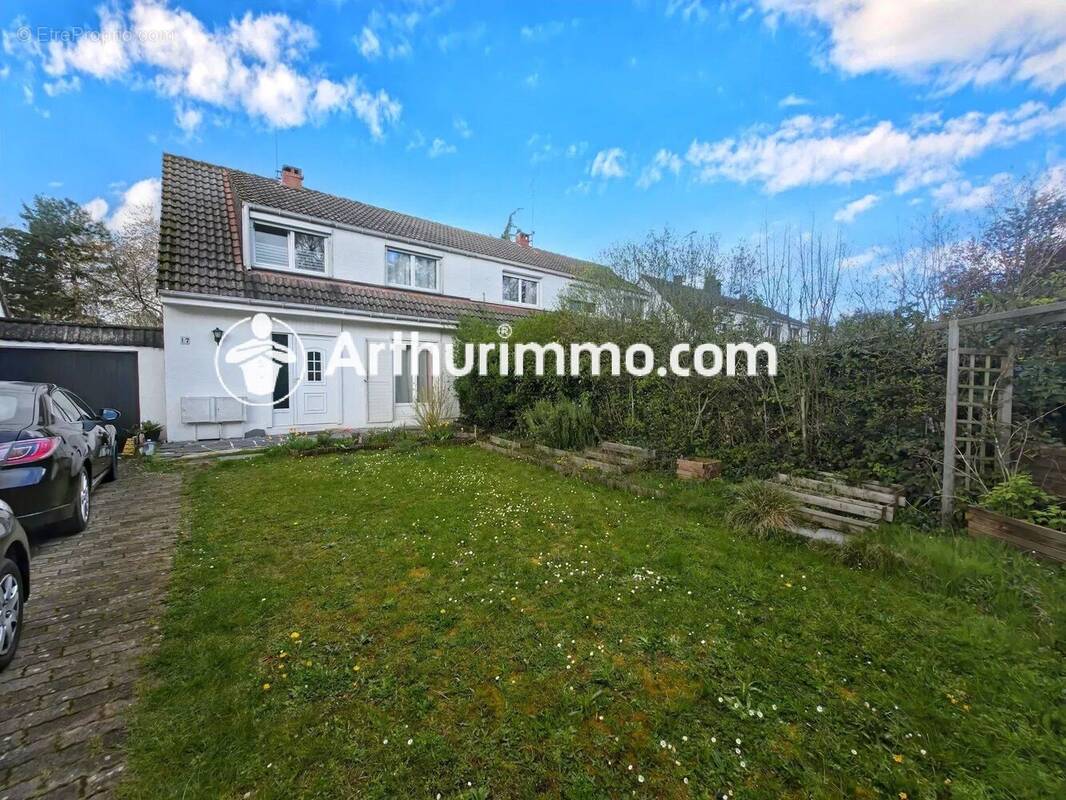 Maison à SAVIGNY-LE-TEMPLE