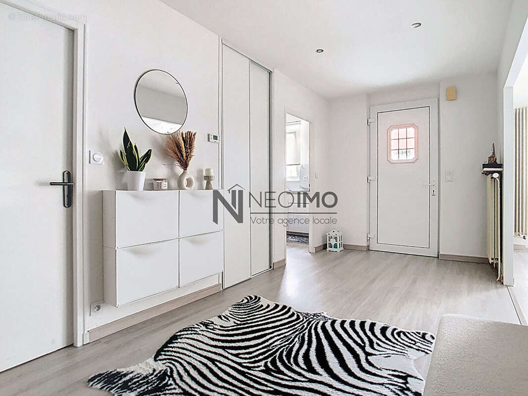 Maison à NEUFCHATEAU