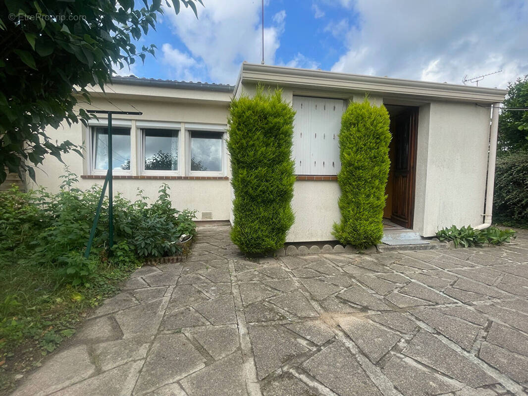 Maison à SAINT-JEAN-DE-BRAYE