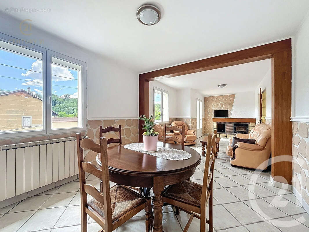 Maison à SAINT-SORLIN-EN-VALLOIRE