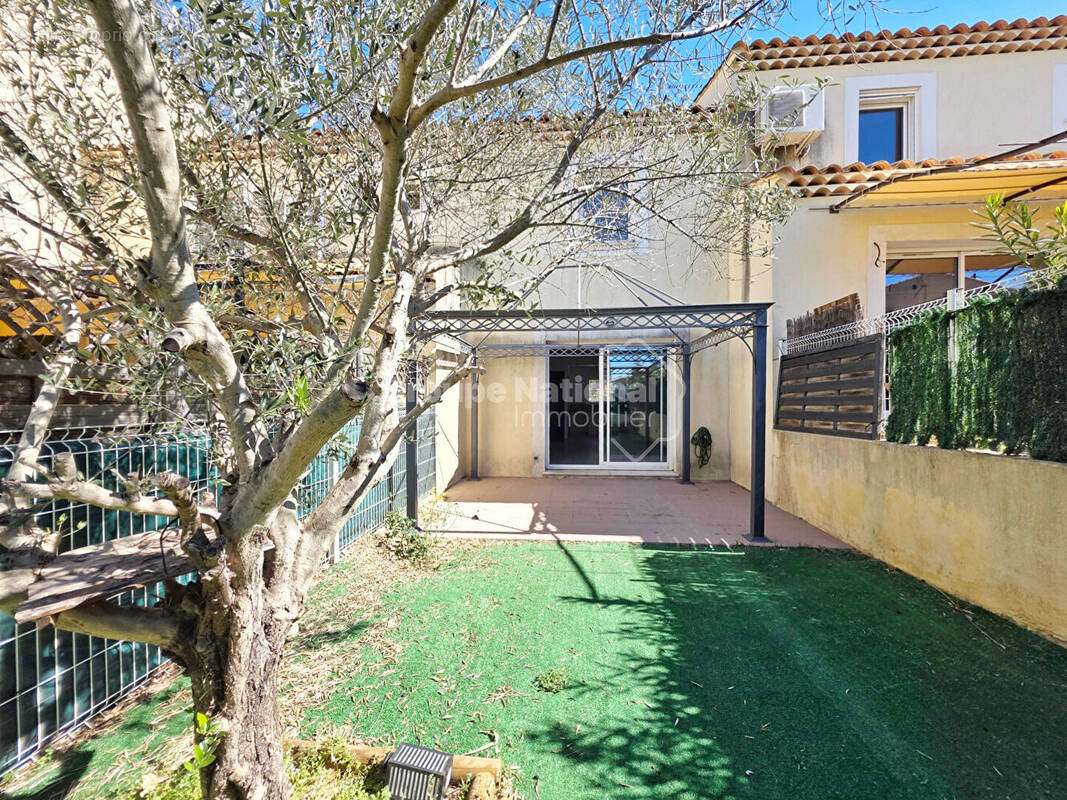 Maison à SAINT-CHAMAS