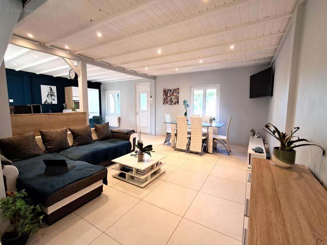   - Maison à RILLIEUX-LA-PAPE