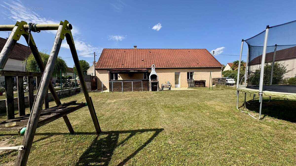 Maison à PONCEY-LES-ATHEE