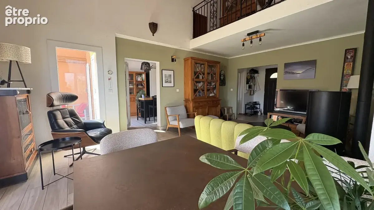 Le pradet   maison familiale de 140 m2 avec piscine, vue dégagée et garage - photo 4