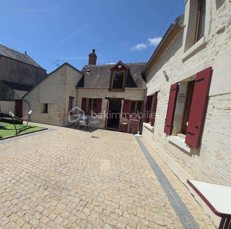 Maison à SAINT-PRYVE-SAINT-MESMIN