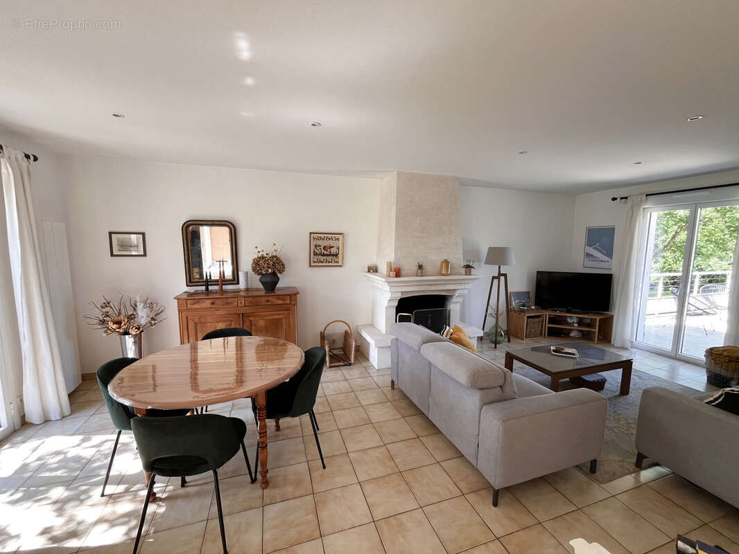 Maison à SAINT-ETIENNE-DE-MONTLUC