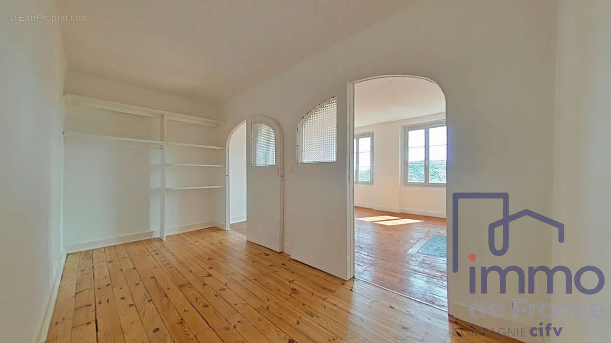 Appartement 59 m² à Saint-Etienne  - photo 3