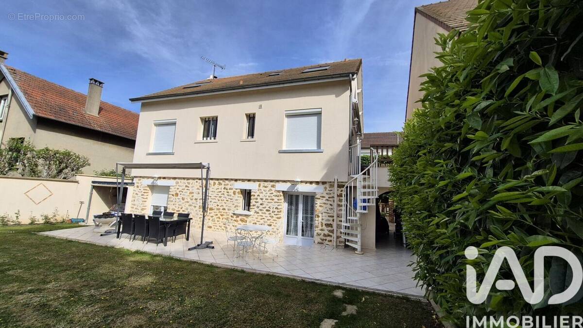 Photo 1 - Maison à SAVIGNY-SUR-ORGE