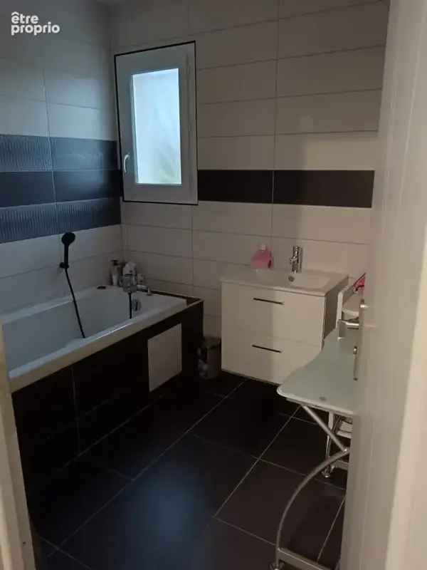 Villa, 4 faces, T5 de 139.50 m², 4 chambres, sur 419 m² avec piscine - photo 8