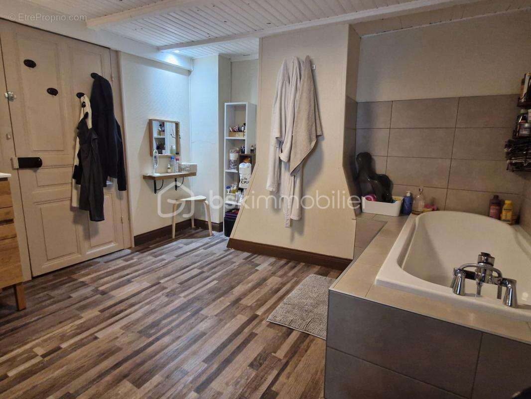 Maison de ville rénovée avec de beaux volumes – Saint-Jean-de-Losne - photo 8