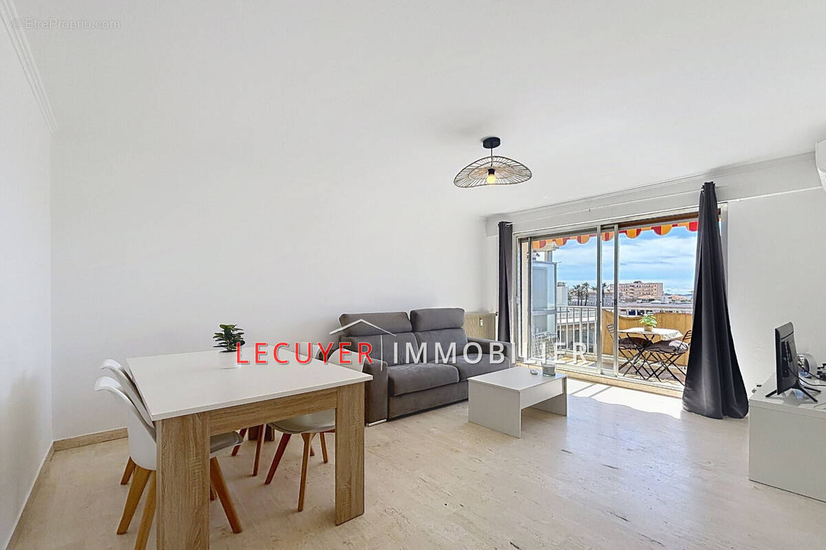 Appartement à VALLAURIS