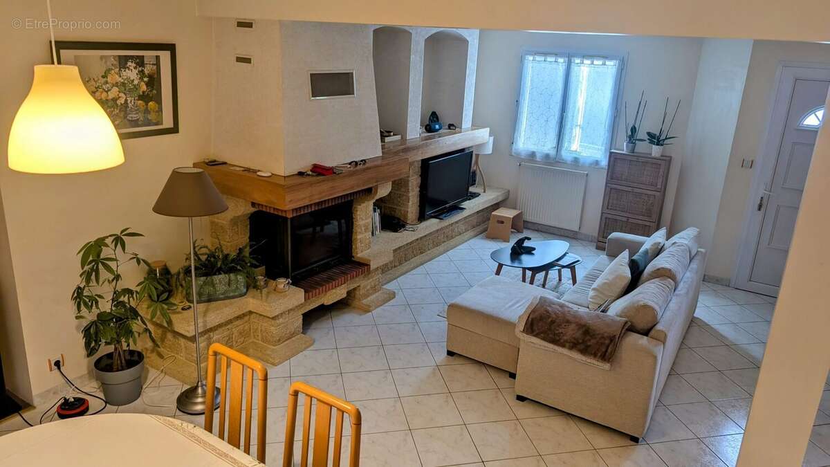 Maison 116 m² à Saint-Jean-De-Linieres  - photo 5