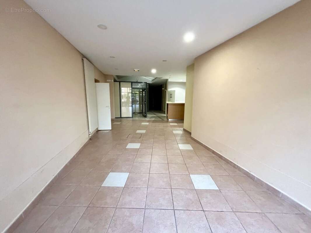 Cambrai, ensemble de bureaux - photo 7