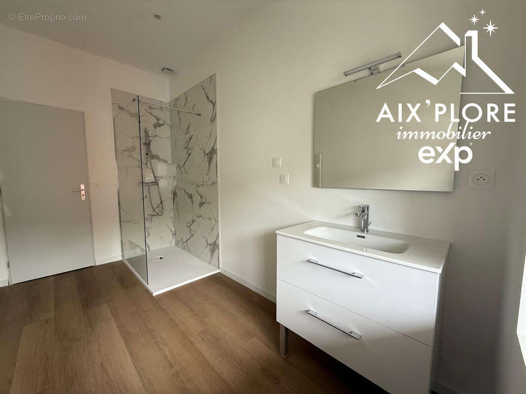 Appartement à YENNE
