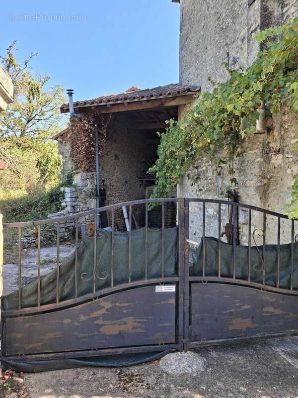 Maison à CHASSENEUIL-SUR-BONNIEURE
