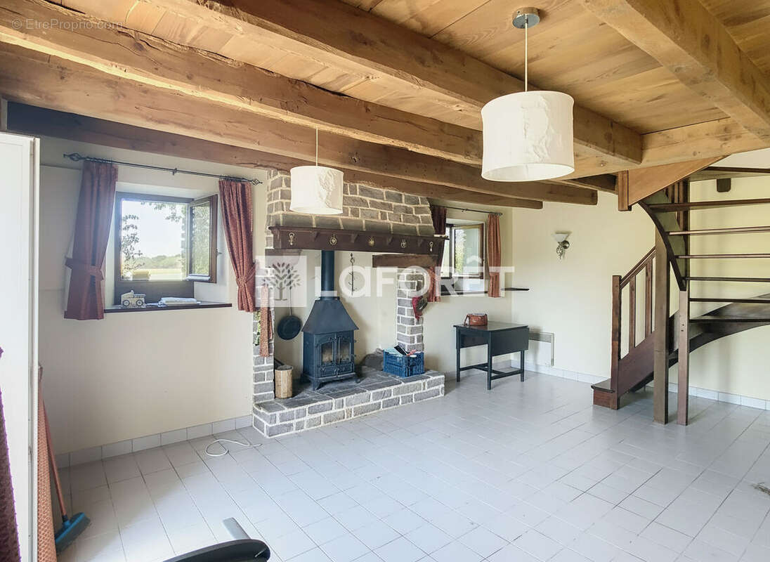 Maison à MONTENEUF