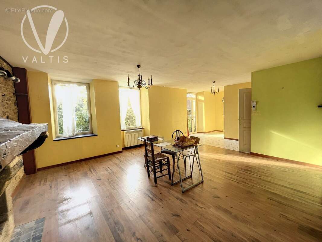 Maison 121 m² à Corseul  - photo 4