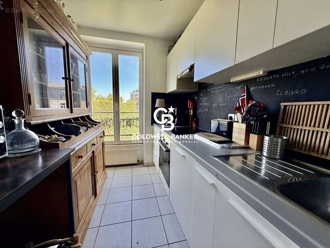 Appartement à PARIS-17E