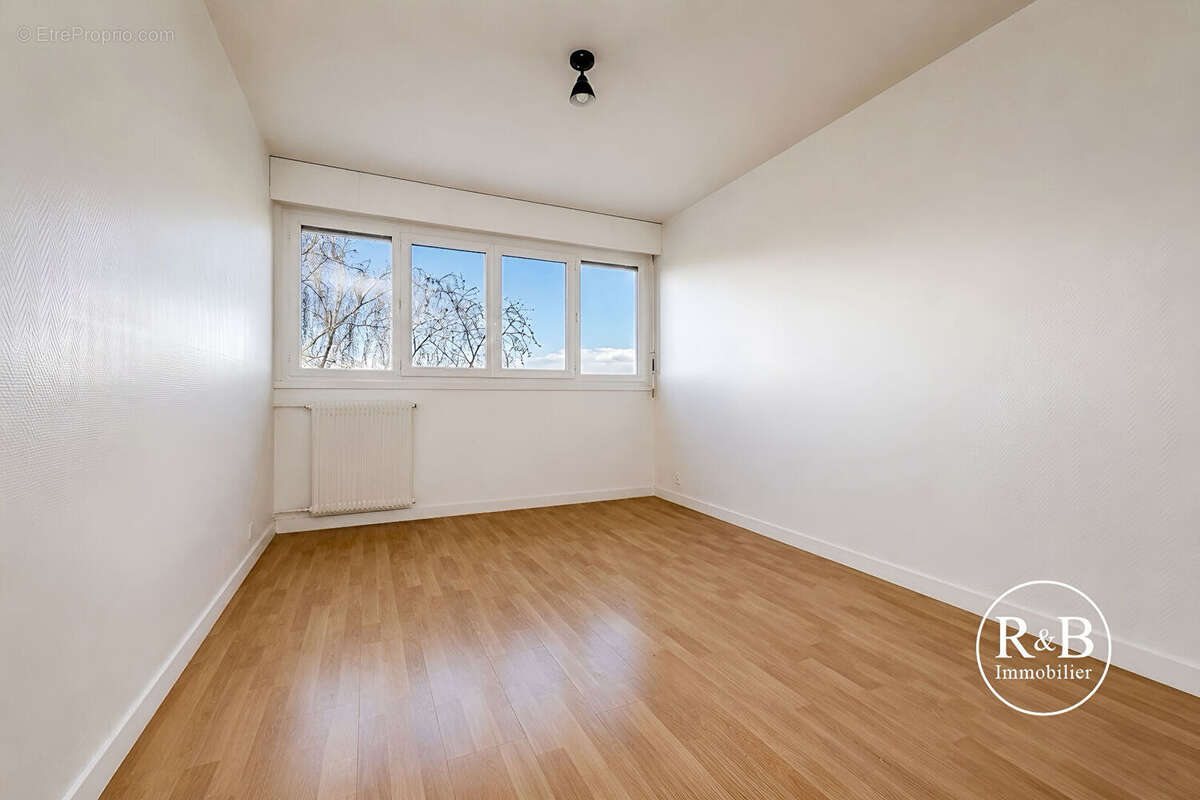 Appartement à LES CLAYES-SOUS-BOIS