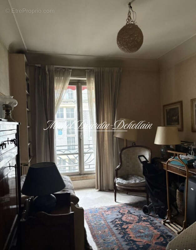 Appartement à PARIS-16E