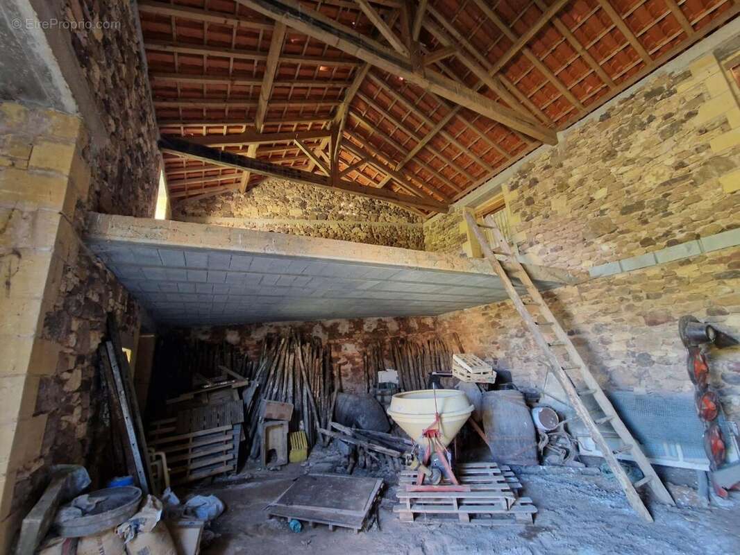 Intér Grange toit refait - Maison à MAZEYROLLES