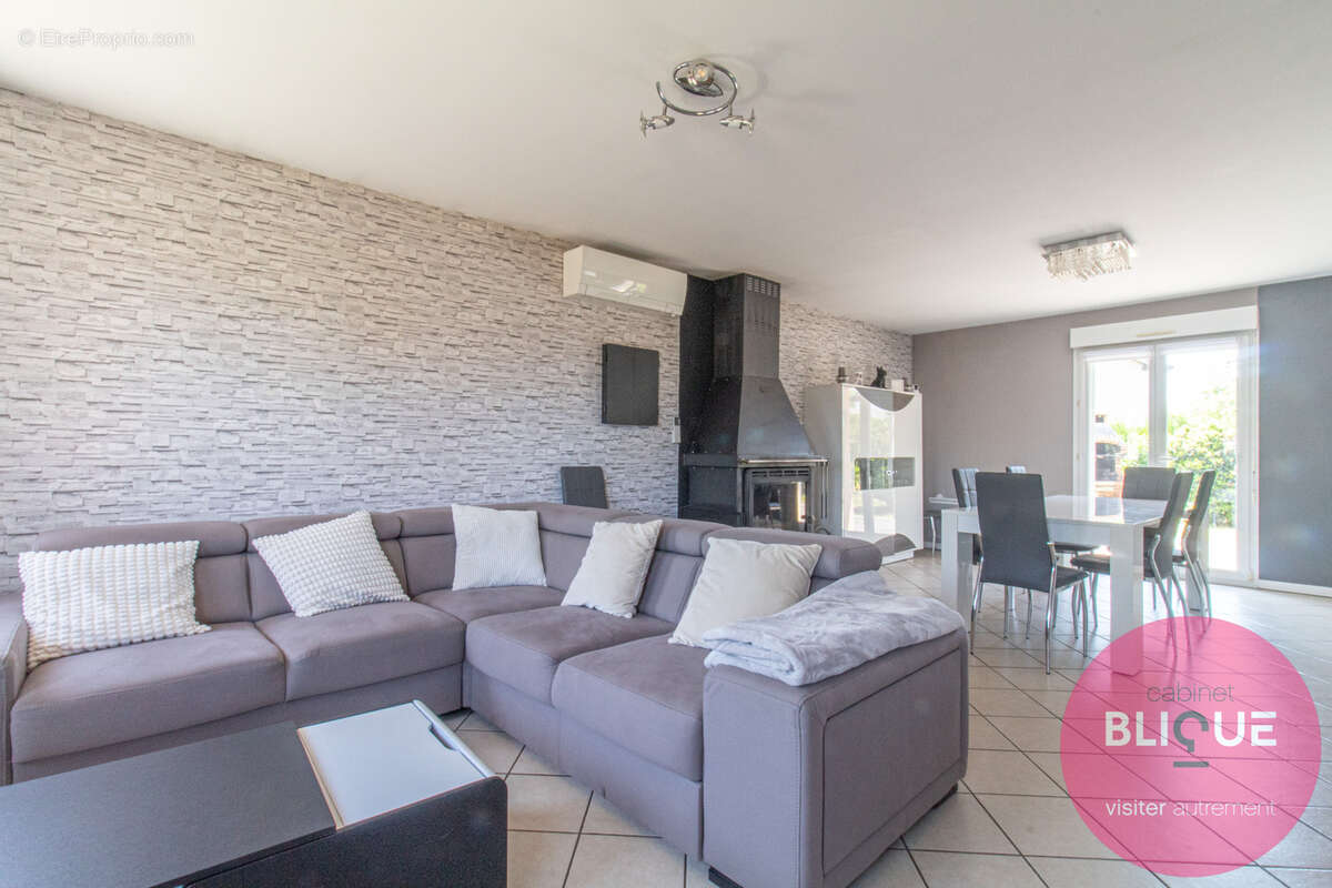 Plain-pied, grand jardin et garages xxl : ici, l'espace a pris ses aises ! - photo 4