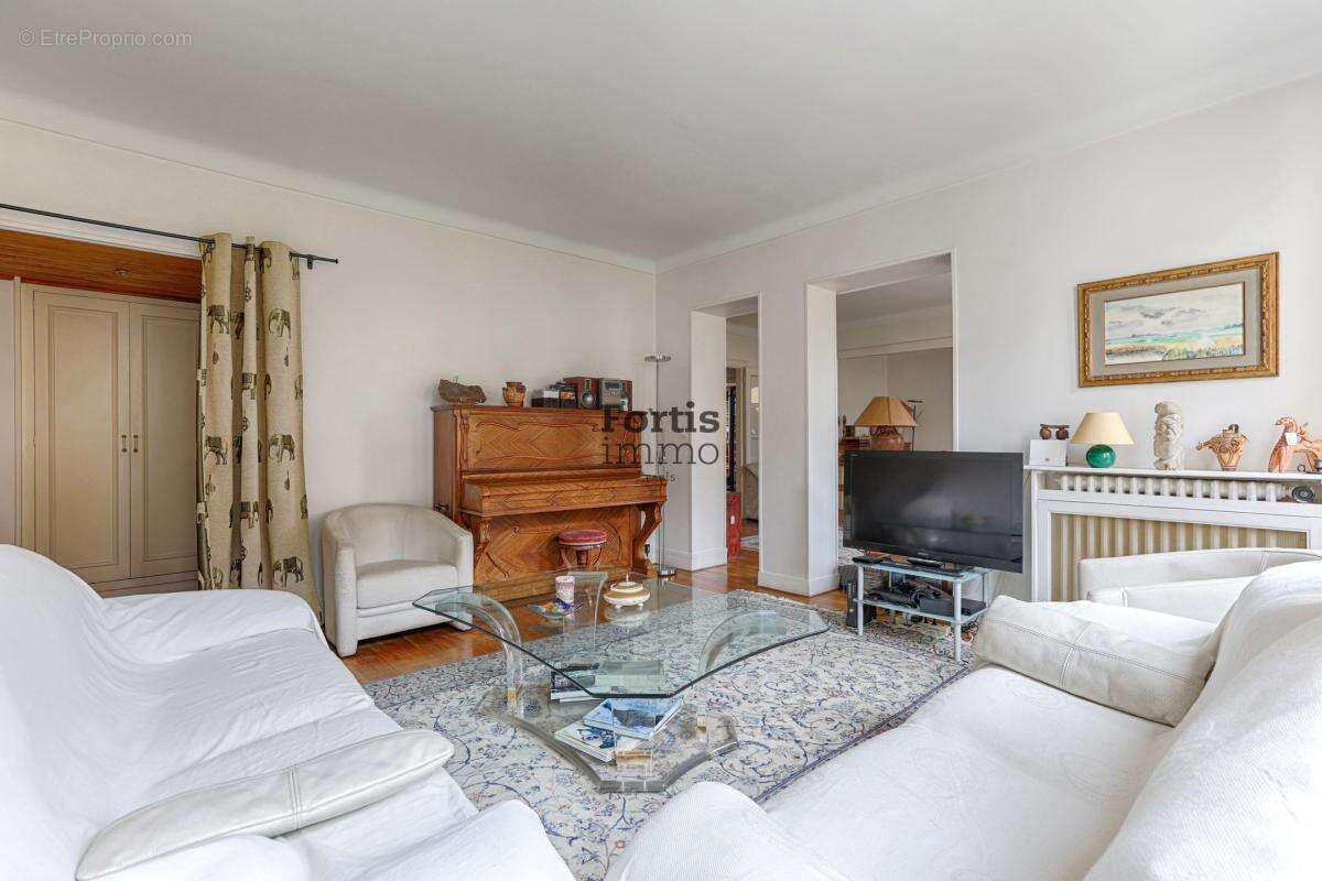 Paris 15 - rue vaugirard - f7 / 4 chambres  2 balcons - photo 3