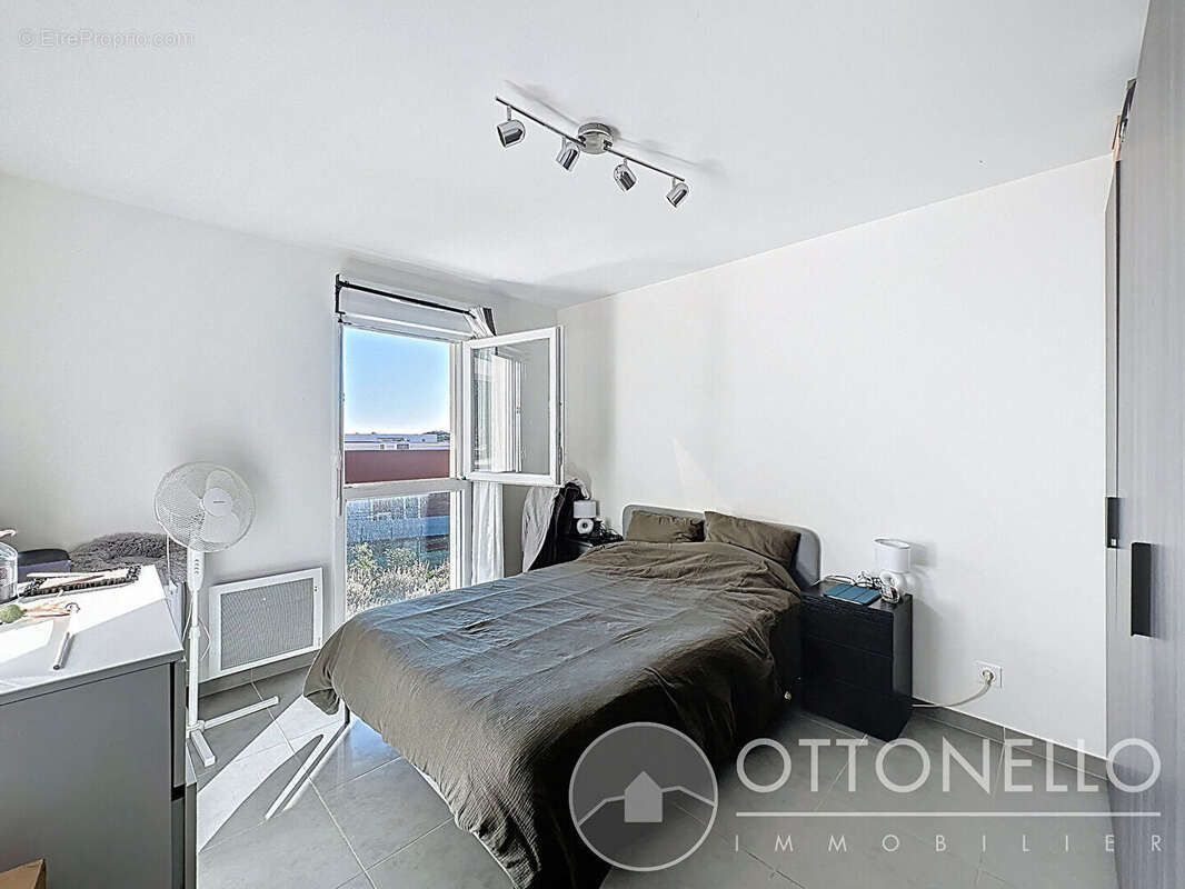 Appartement à ROQUEBRUNE-SUR-ARGENS