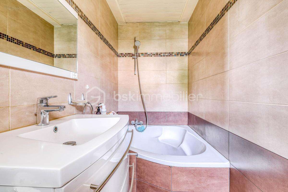 Exclusivité – maison familiale avec jardin – quartier marx dormoy - photo 11