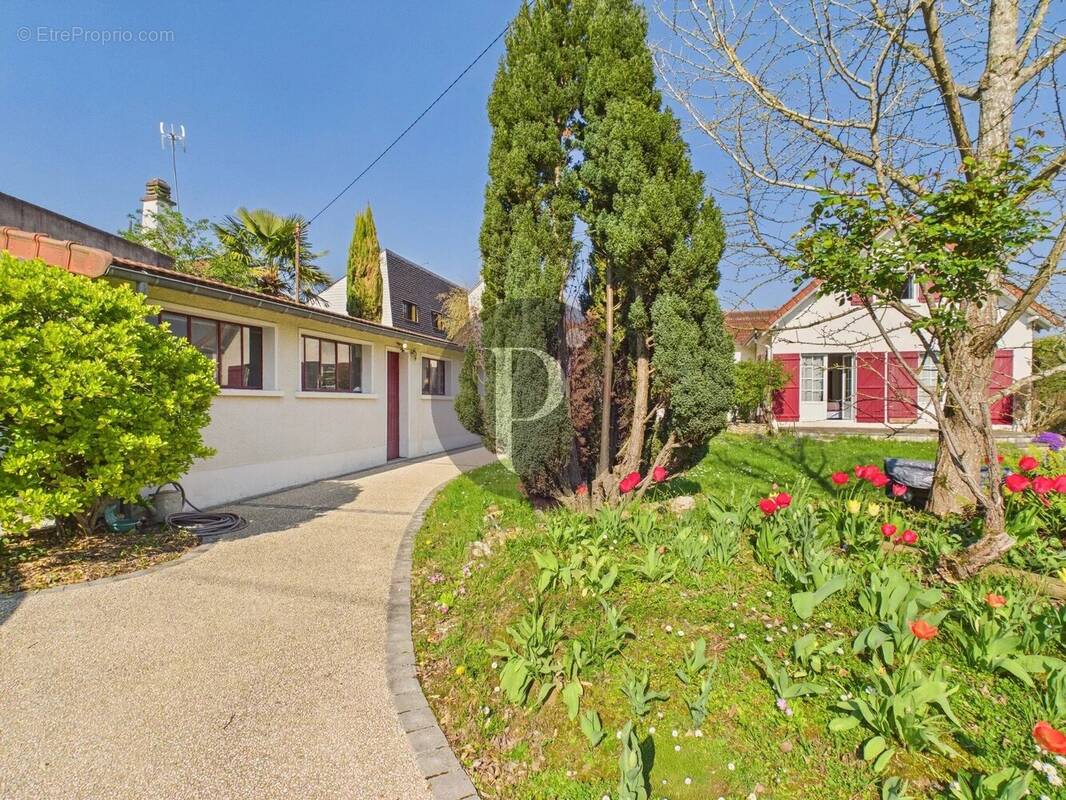 Maison à VERRIERES-LE-BUISSON