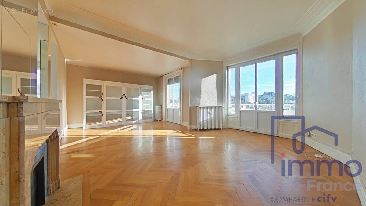 Appartement à SAINT-ETIENNE