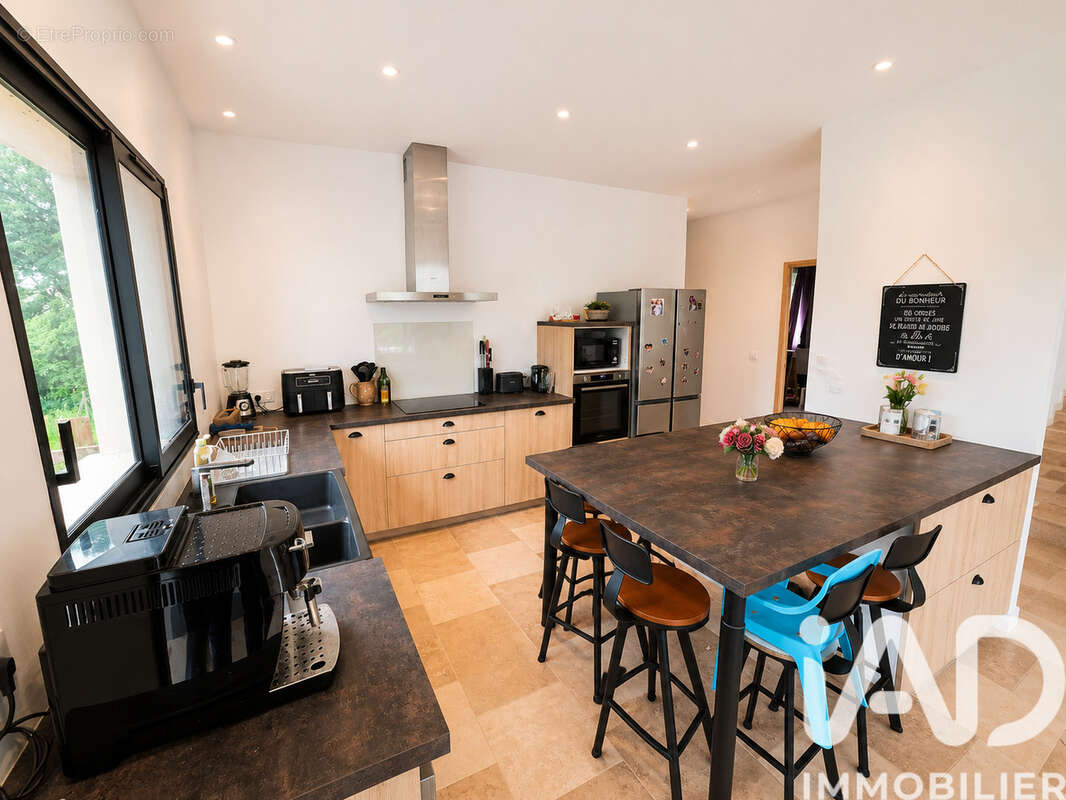 Maison 164 m² à Saint-Denis-Les-Martel  - photo 5