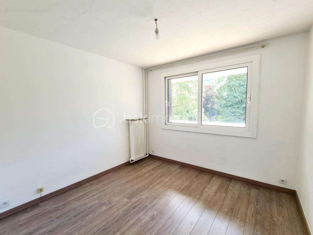 Appartement à SAINT-MARTIN-D'HERES
