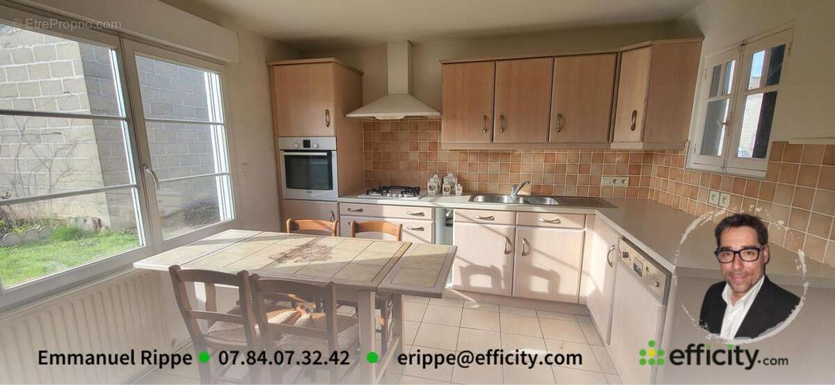 Maison à SAINT-GENIS-D'HIERSAC