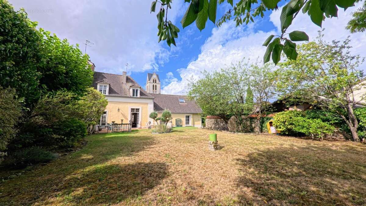 Maison à CHEVRY-COSSIGNY