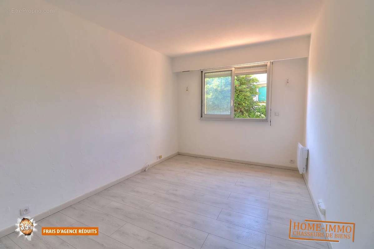 Appartement à SAINT-LAURENT-DU-VAR