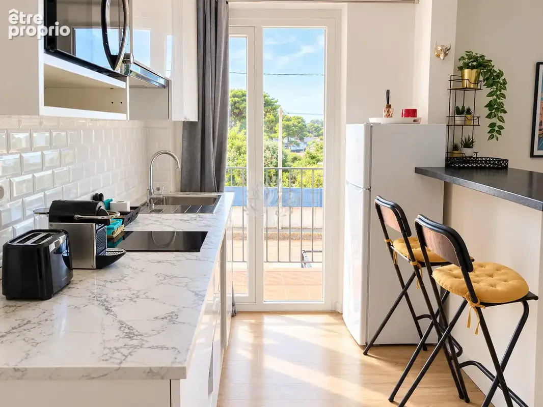 A vendre sanary sur mer appartement t2 vue mer a 2 pas de la plage - photo 3