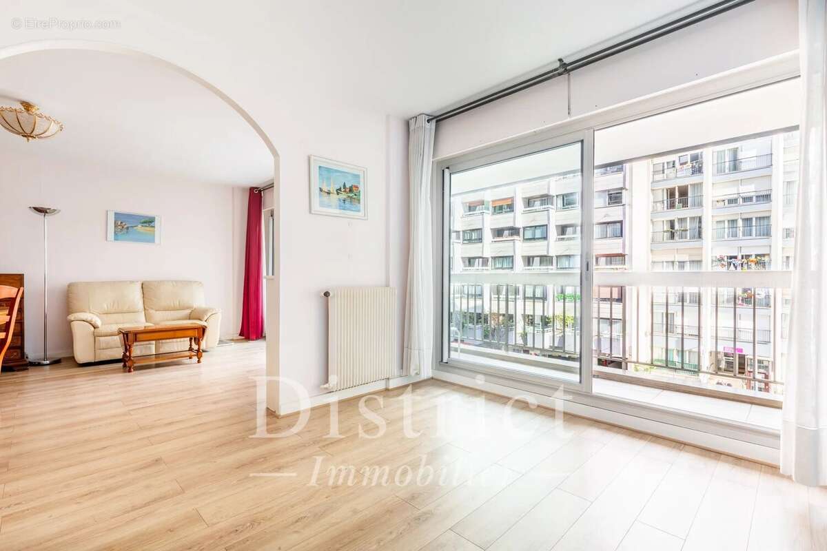 Appartement à PARIS-15E