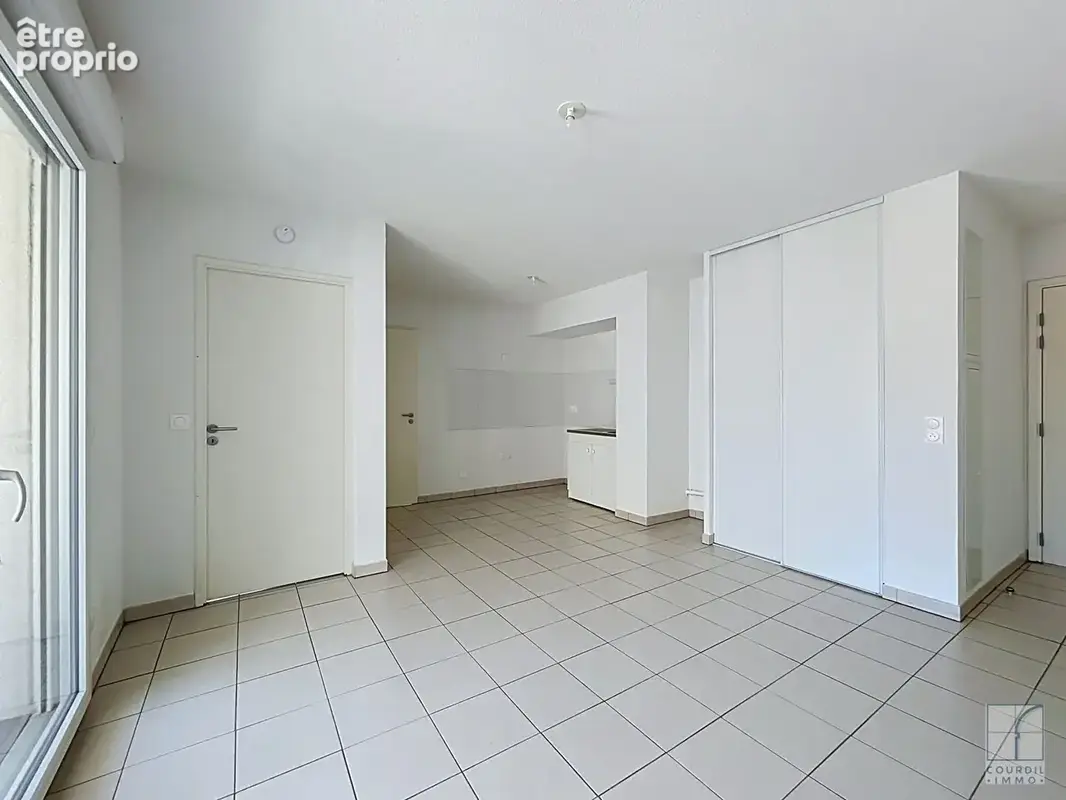 NIMES  P2  41.10 m2 balcon et parking couvert - photo 3