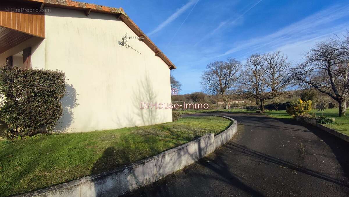 Maison à CONFOLENS