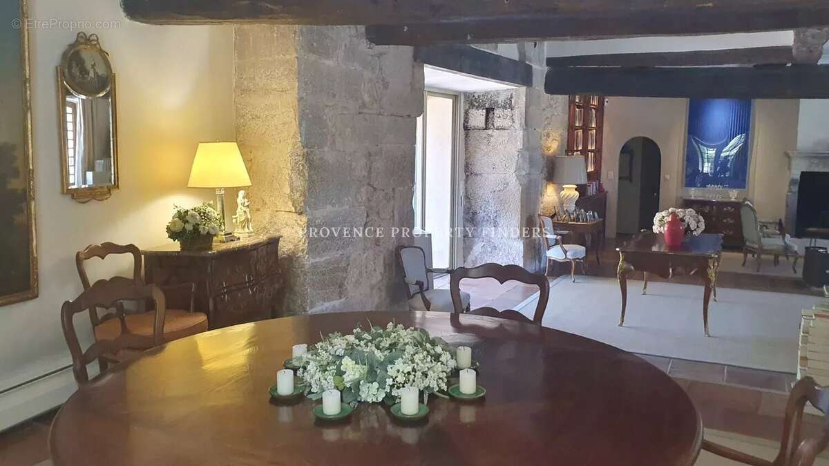 Maison à AUPS