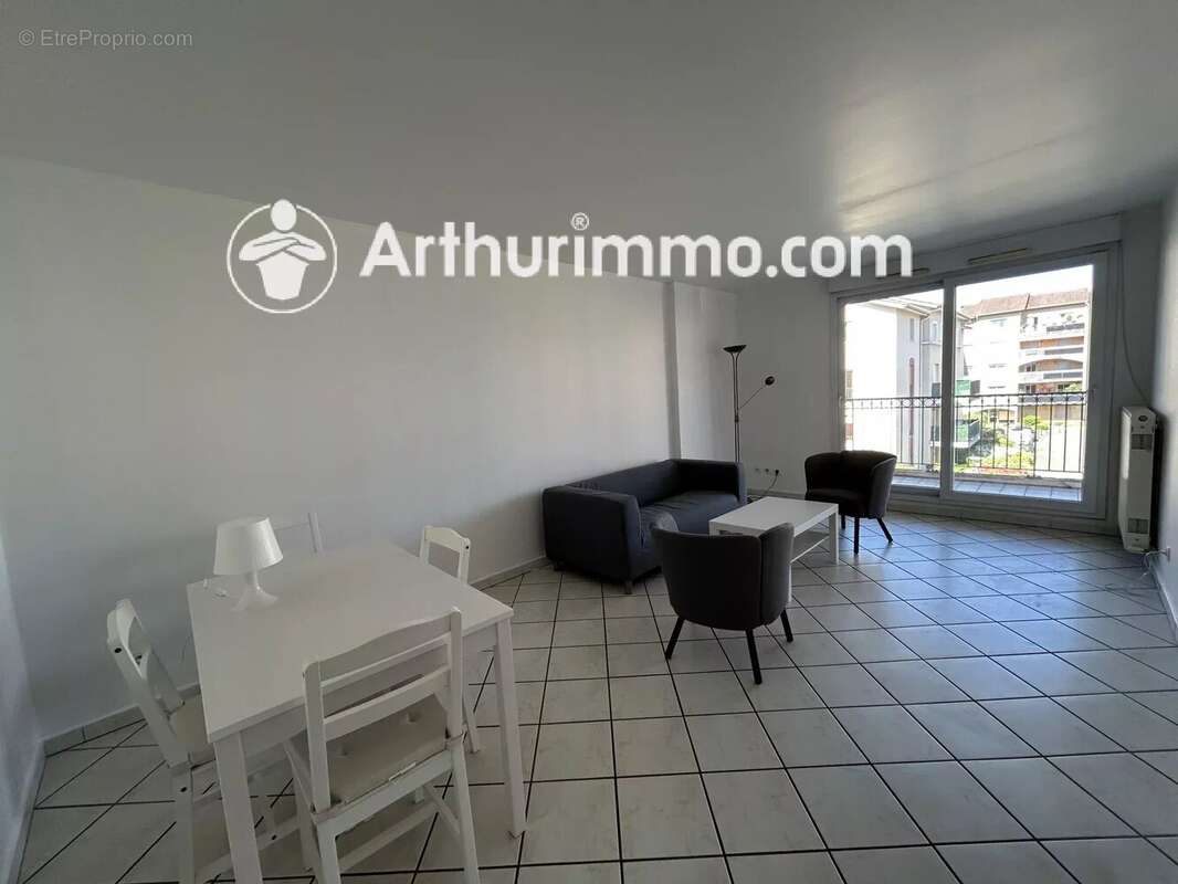 Appartement à DECINES-CHARPIEU