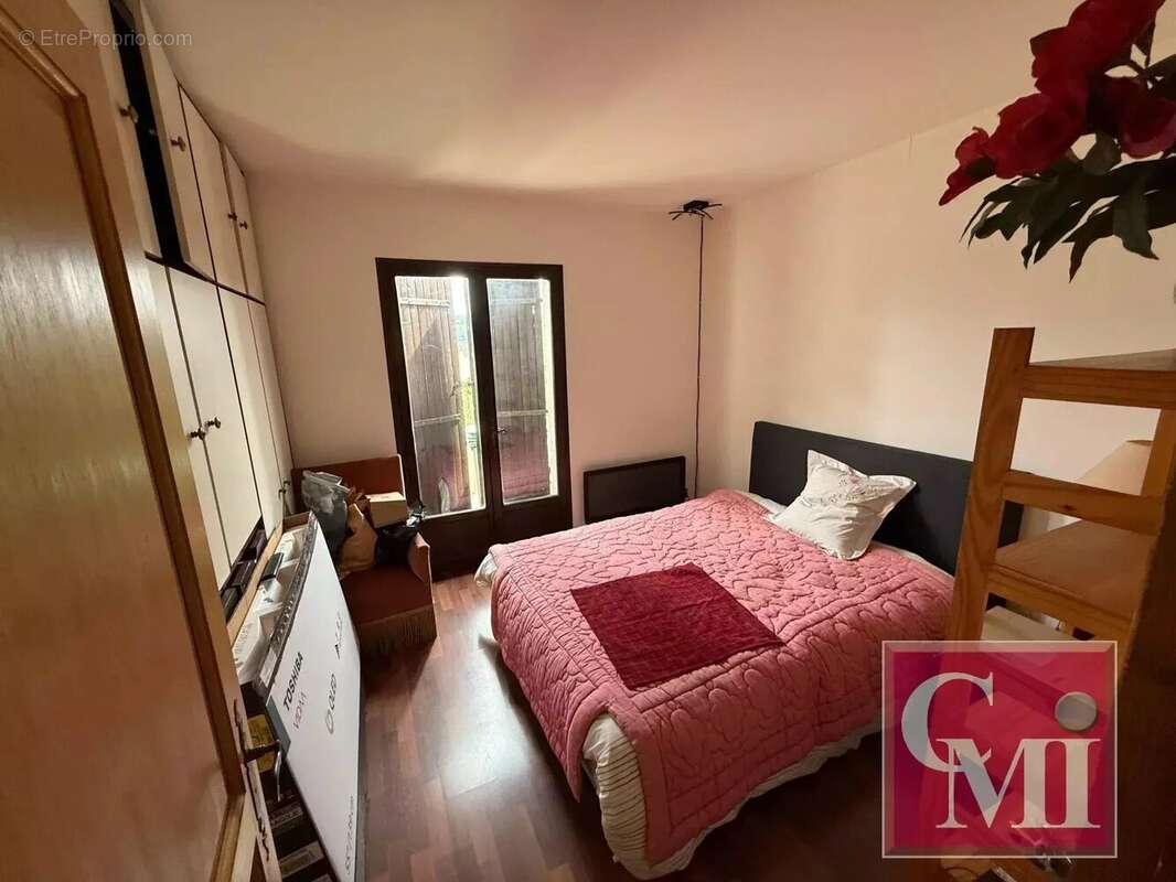 Exclusivite !! Pavillon familial avec piscine et grande dépe - photo 6