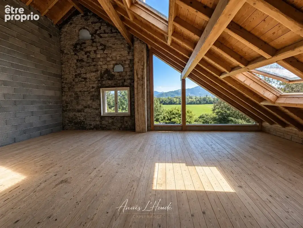 Propriété de caractère en pierre, installations equestres - dépendances et vue montagnes - photo 6